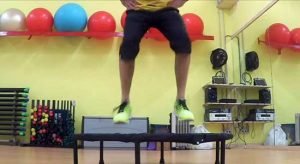 Scopri di più sull'articolo Workout sul trampolino: ma è vero che si lavorano solo le gambe?